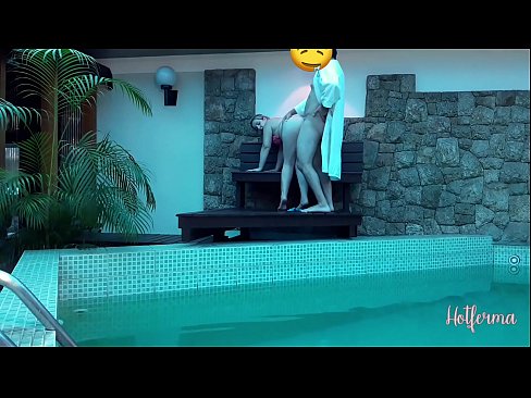 ❤️ Ông chủ mời người giúp việc đến hồ bơi, nhưng không thể cưỡng lại được Sluts ở% vi.xxxomg.ru% ❌